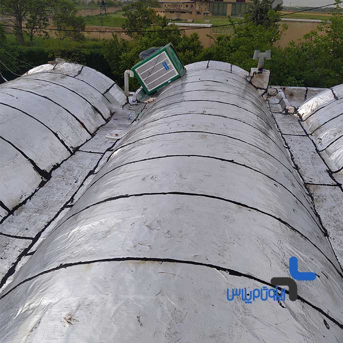 اجرای ایزوگام سقف شیبدار یک مرغداری در شهریار با یک لایه قیرگونی