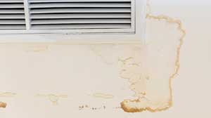 تأثیر رطوبت بر خانه شما و اینکه عایق‌بندی چگونه به آن کمک می‌کند؟